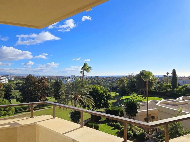 Apartment for Sale in Atalaya, Malaga 11