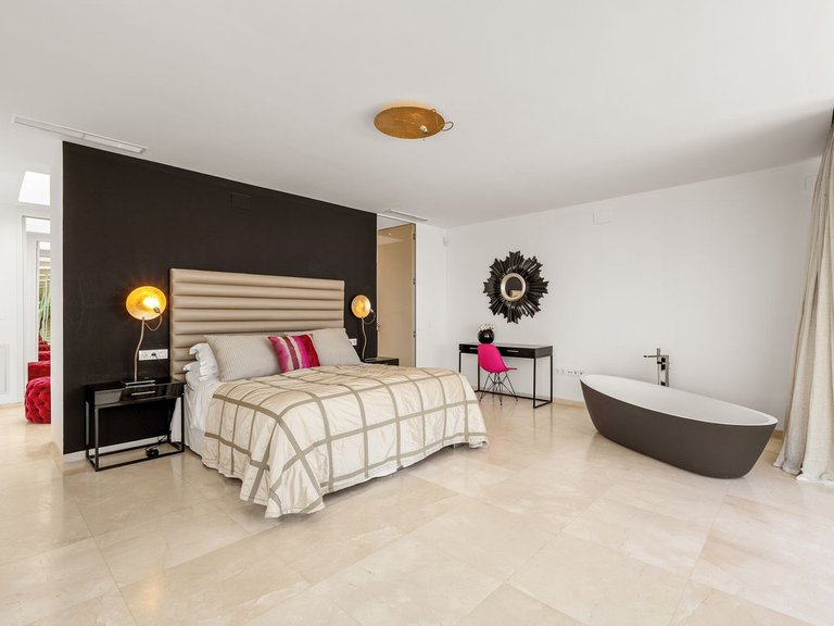 Villa for Sale in Nueva Andalucía, Malaga 11