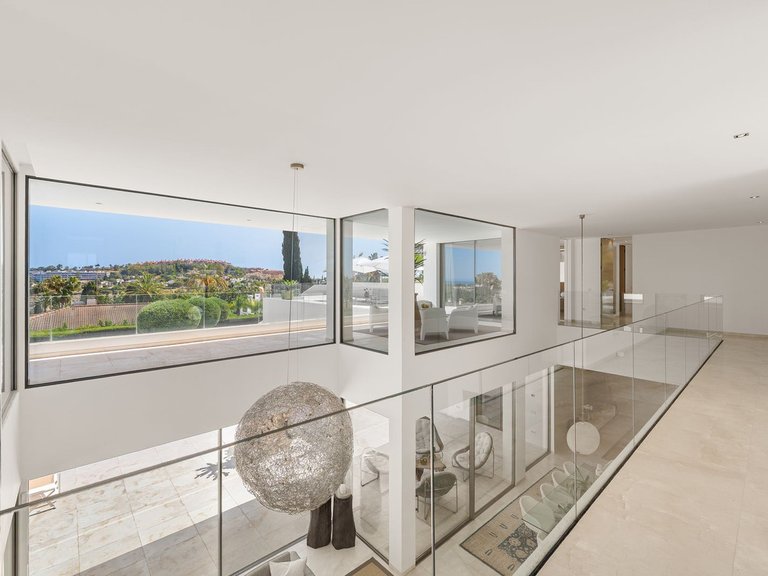 Villa for Sale in Nueva Andalucía, Malaga 12