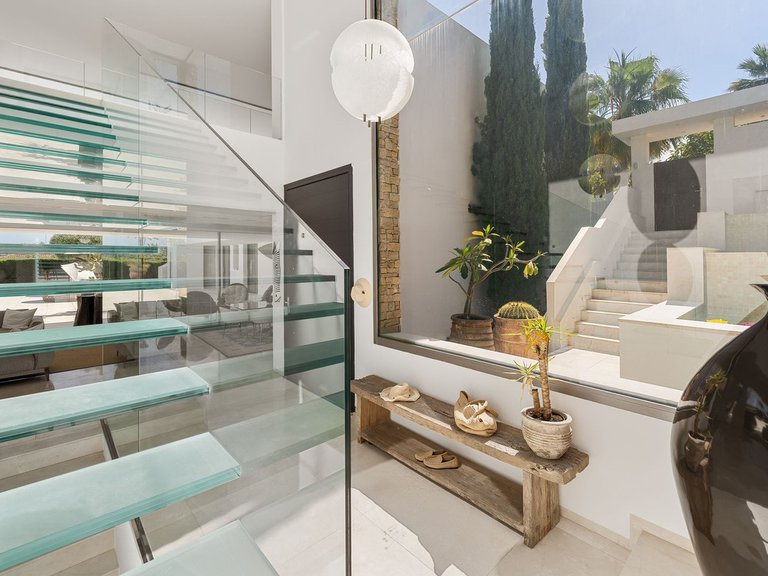 Villa for Sale in Nueva Andalucía, Malaga 14