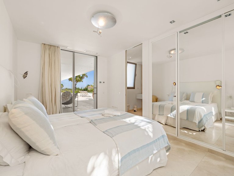 Villa for Sale in Nueva Andalucía, Malaga 15