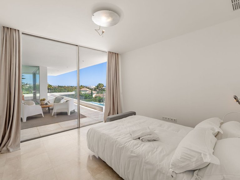 Villa for Sale in Nueva Andalucía, Malaga 19