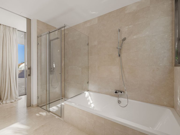 Villa for Sale in Nueva Andalucía, Malaga 20