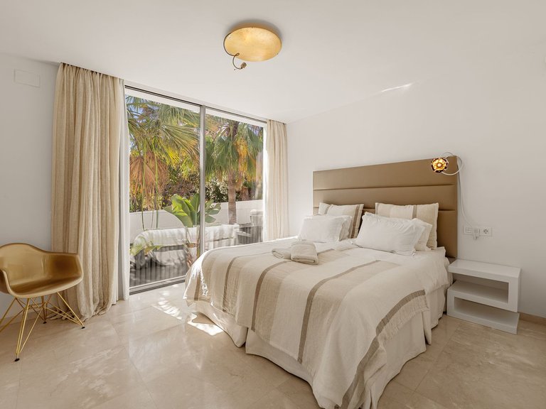 Villa for Sale in Nueva Andalucía, Malaga 24