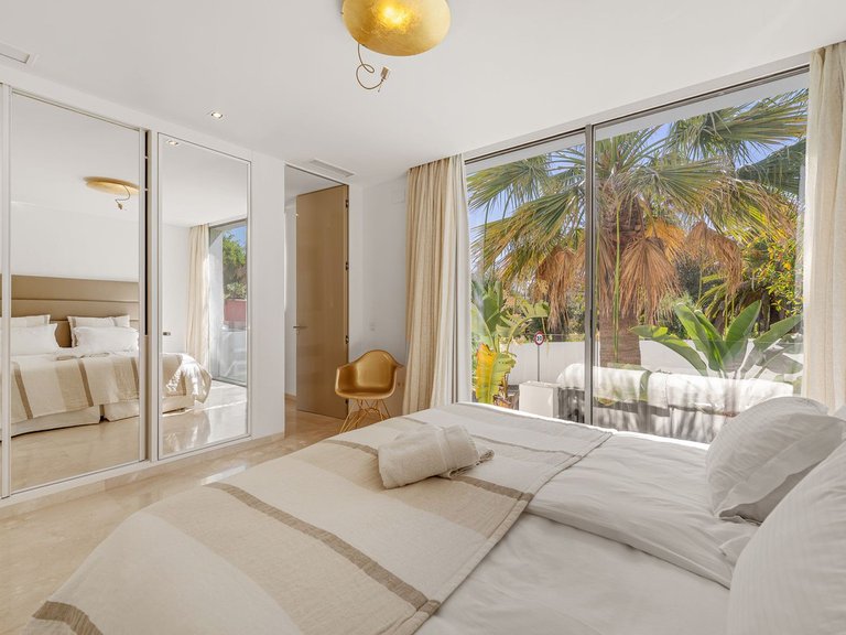 Villa for Sale in Nueva Andalucía, Malaga 25