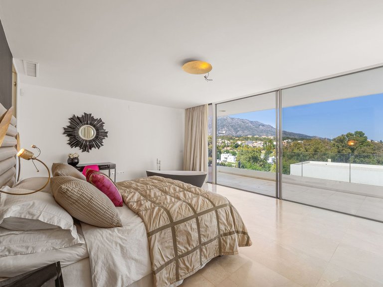 Villa for Sale in Nueva Andalucía, Malaga 26