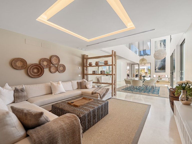 Villa for Sale in Nueva Andalucía, Malaga 3