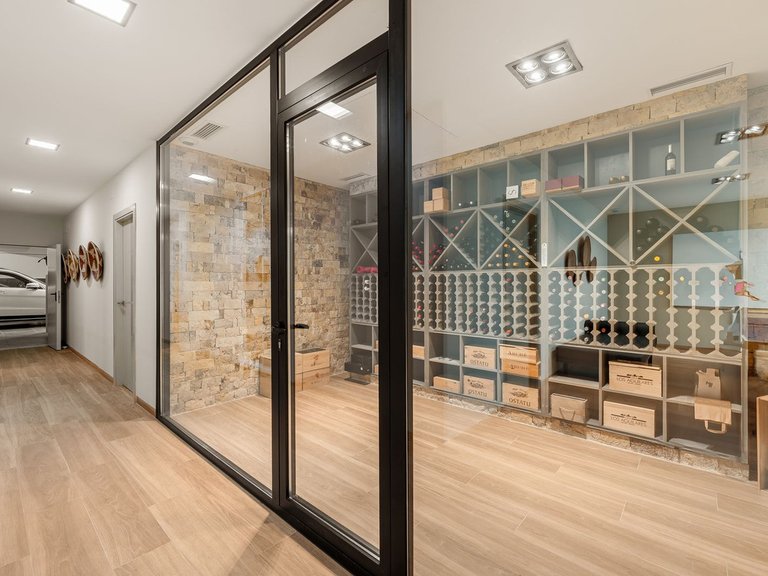 Villa for Sale in Nueva Andalucía, Malaga 30