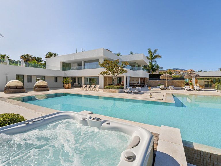 Villa for Sale in Nueva Andalucía, Malaga 38