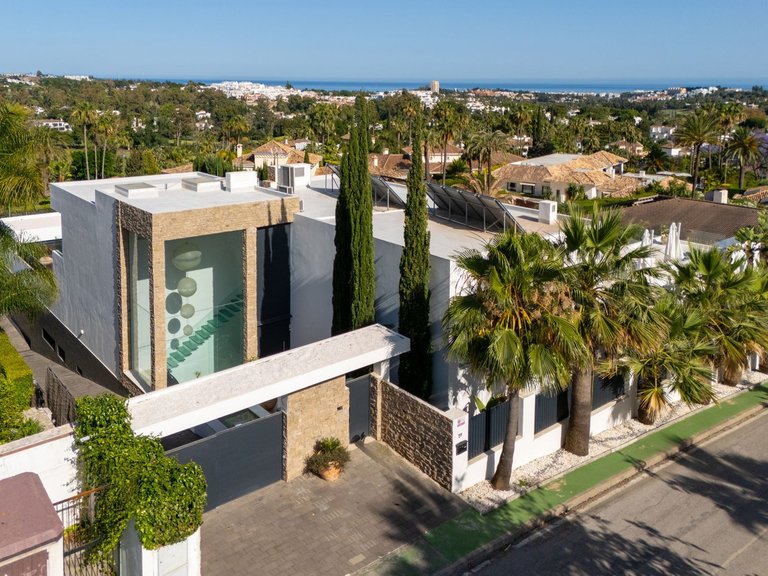 Villa for Sale in Nueva Andalucía, Malaga 43