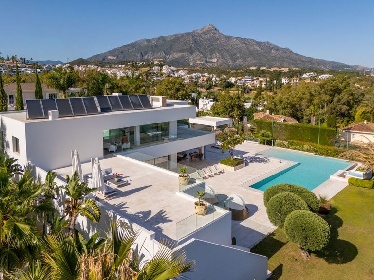 Villa for Sale in Nueva Andalucía, Malaga 44