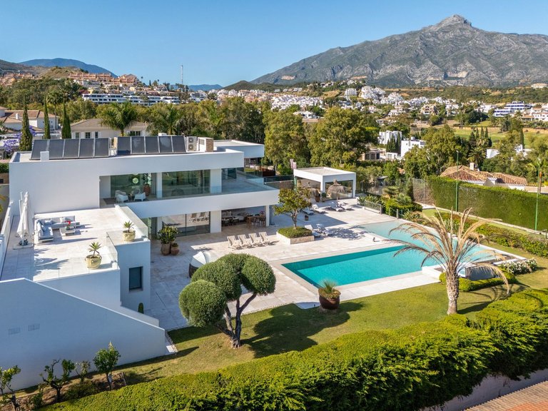 Villa for Sale in Nueva Andalucía, Malaga 45