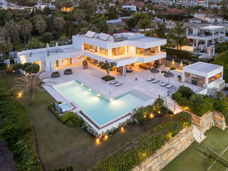 Villa for Sale in Nueva Andalucía, Malaga 47