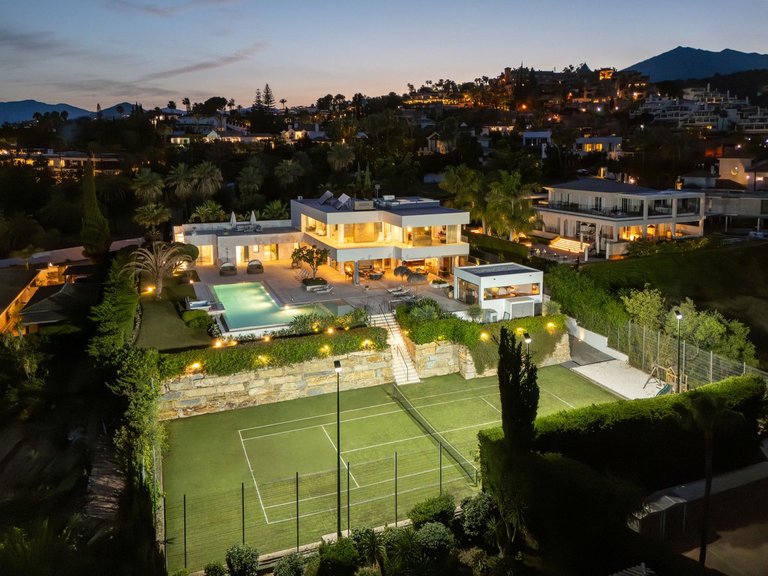 Villa for Sale in Nueva Andalucía, Malaga 49