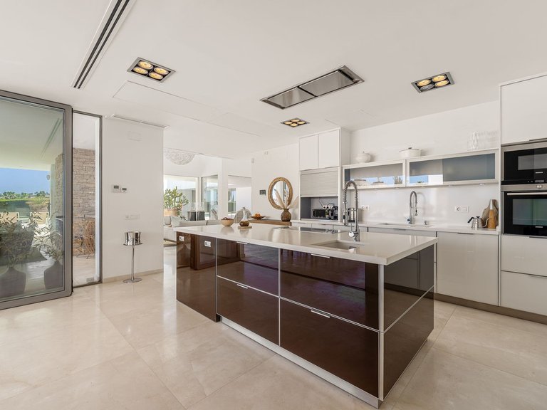 Villa for Sale in Nueva Andalucía, Malaga 7