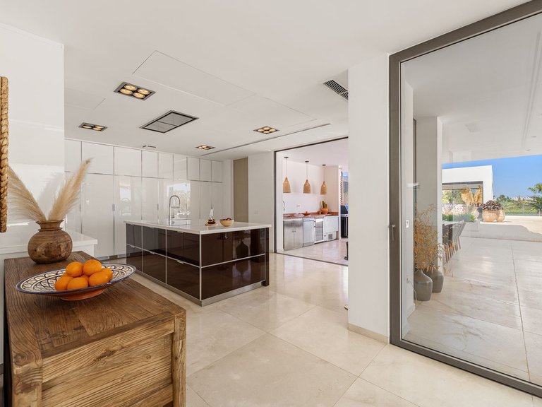 Villa for Sale in Nueva Andalucía, Malaga 8