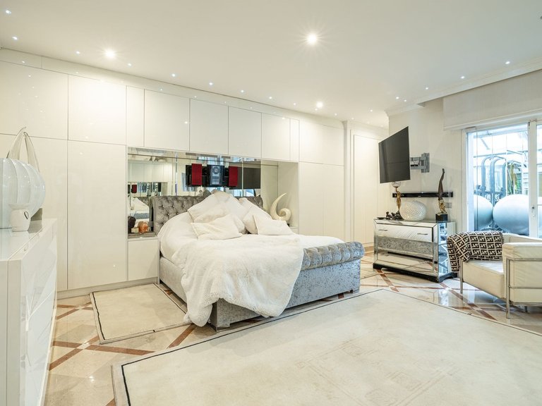 Apartment for Sale in Nueva Andalucía, Malaga 10