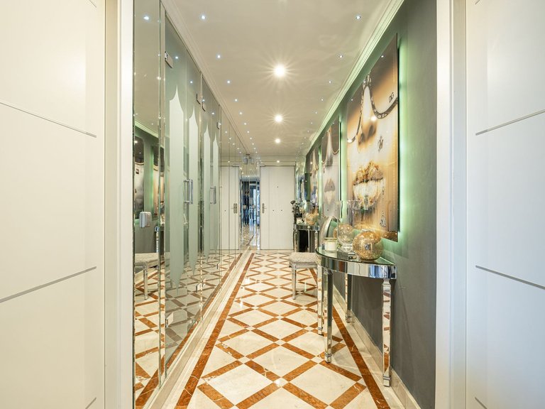 Apartment for Sale in Nueva Andalucía, Malaga 13