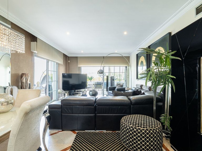 Apartment for Sale in Nueva Andalucía, Malaga 17
