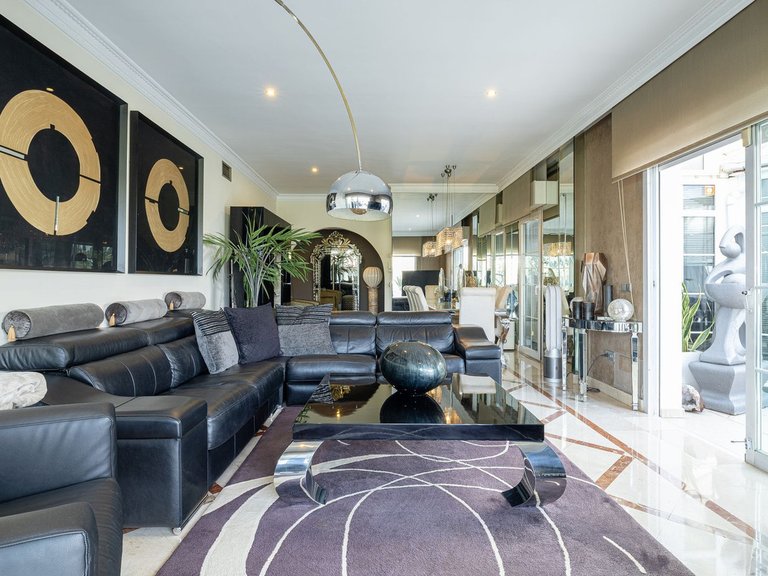 Apartment for Sale in Nueva Andalucía, Malaga 18