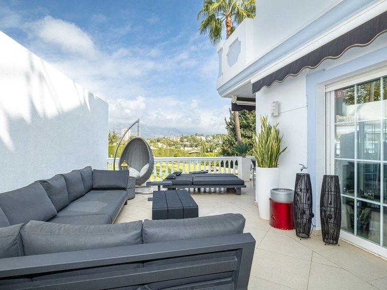 Apartment for Sale in Nueva Andalucía, Malaga 19