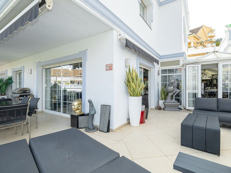 Apartment for Sale in Nueva Andalucía, Malaga 20