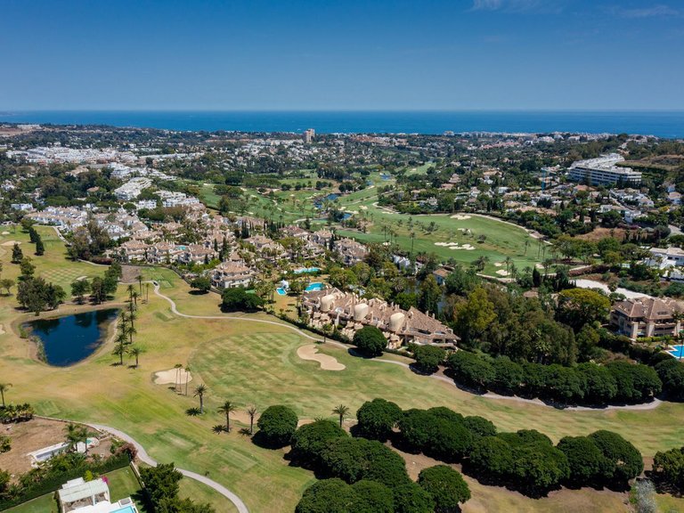 Apartment for Sale in Nueva Andalucía, Malaga 25