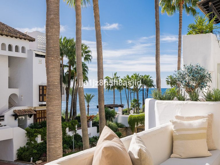 Apartment for Sale in The Golden Mile, Malaga 1