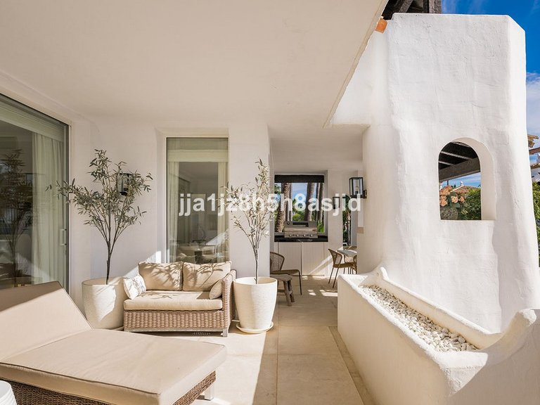 Apartment for Sale in The Golden Mile, Malaga 11