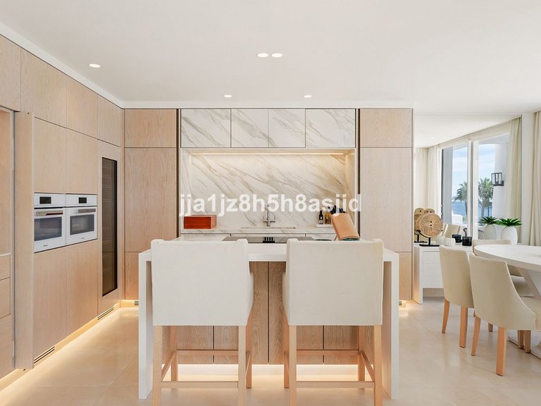 Apartment for Sale in The Golden Mile, Malaga 16