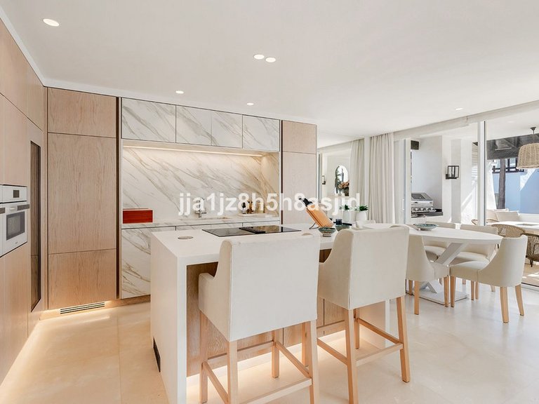 Apartment for Sale in The Golden Mile, Malaga 17