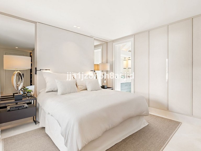 Apartment for Sale in The Golden Mile, Malaga 20