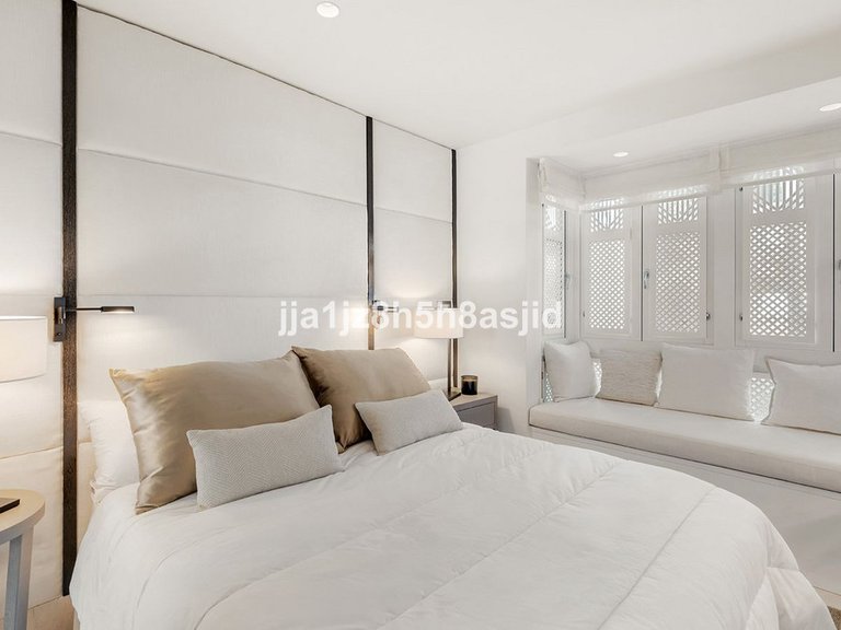 Apartment for Sale in The Golden Mile, Malaga 21
