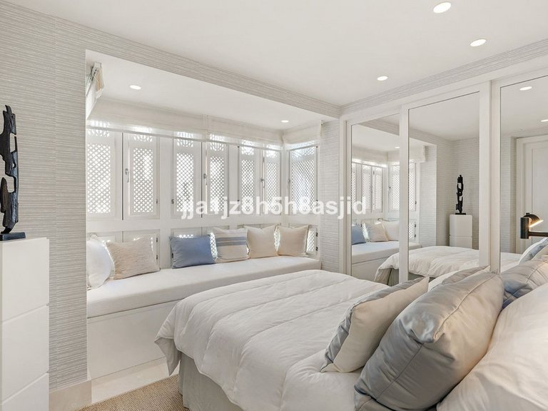 Apartment for Sale in The Golden Mile, Malaga 22