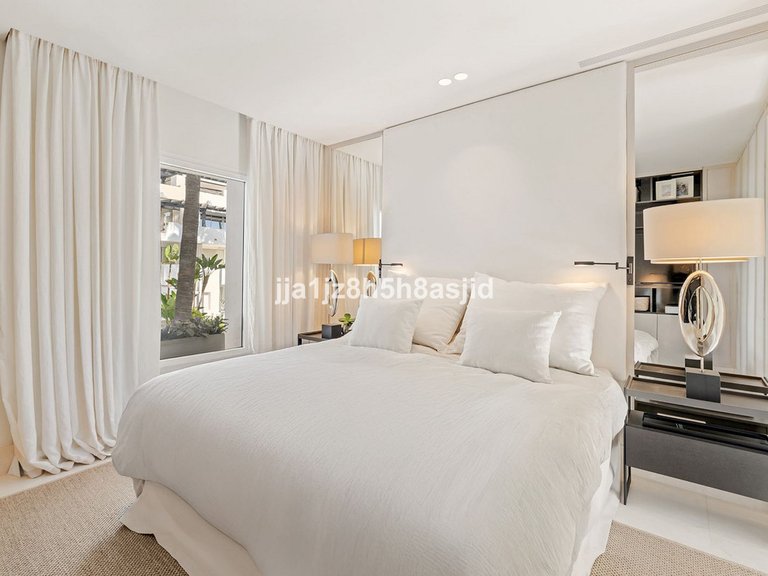 Apartment for Sale in The Golden Mile, Malaga 23