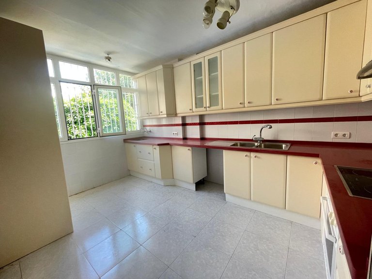 Villa for Sale in Arroyo De La Miel, Malaga 31