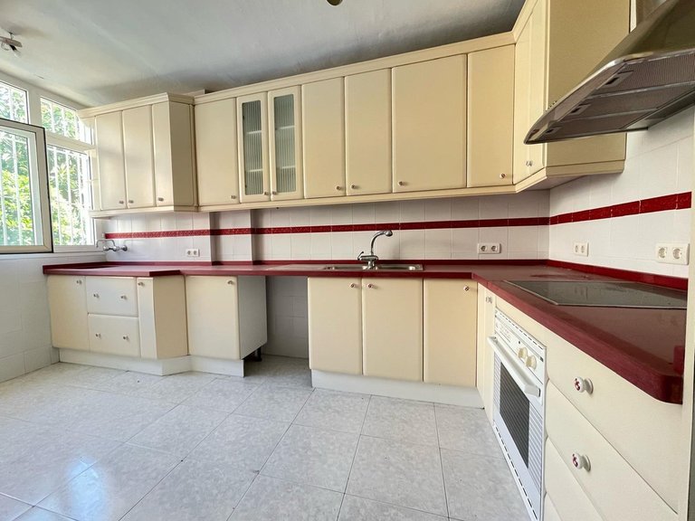 Villa for Sale in Arroyo De La Miel, Malaga 32