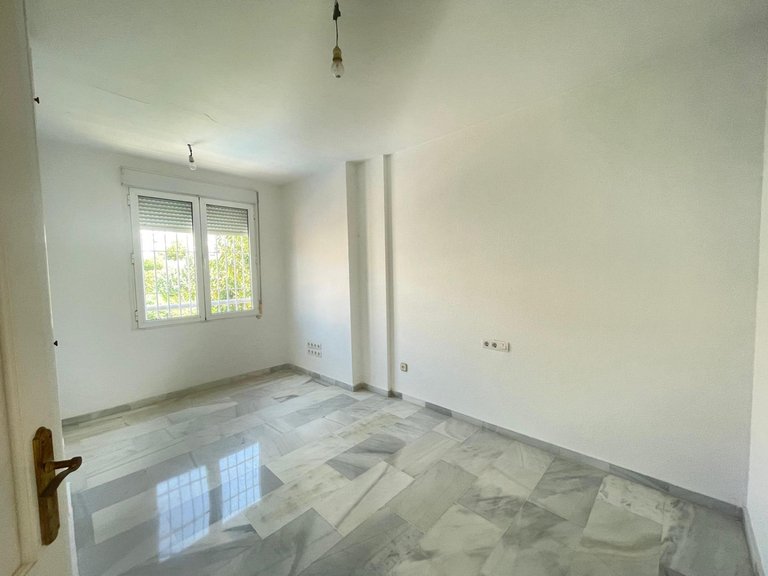 Villa for Sale in Arroyo De La Miel, Malaga 37