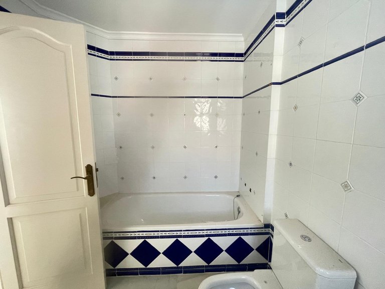 Villa for Sale in Arroyo De La Miel, Malaga 41