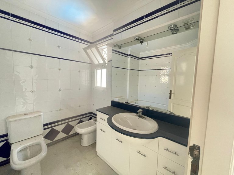 Villa for Sale in Arroyo De La Miel, Malaga 42