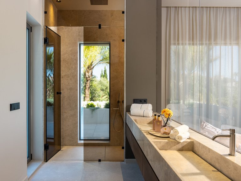 Villa for Sale in Nueva Andalucía, Malaga 32
