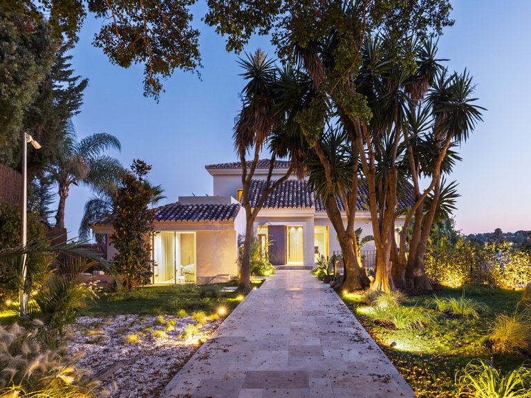 Villa for Sale in Nueva Andalucía, Malaga 36