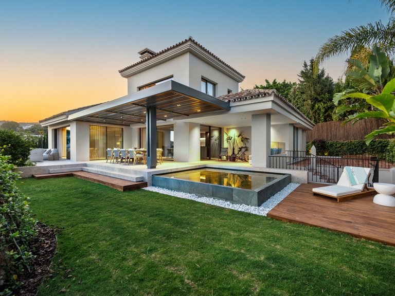 Villa for Sale in Nueva Andalucía, Malaga 6