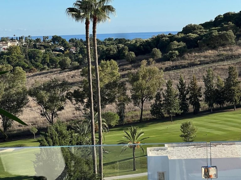 Villa for Sale in El Paraiso, Malaga 1