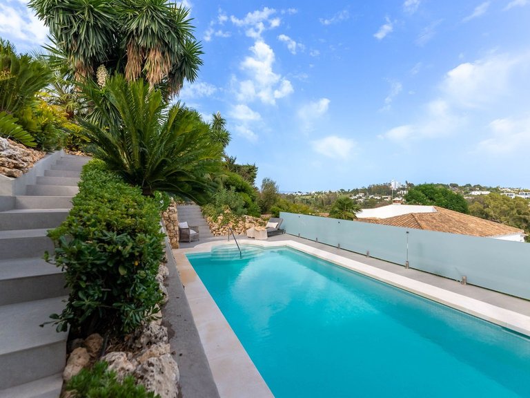 Villa for Sale in El Paraiso, Malaga 14