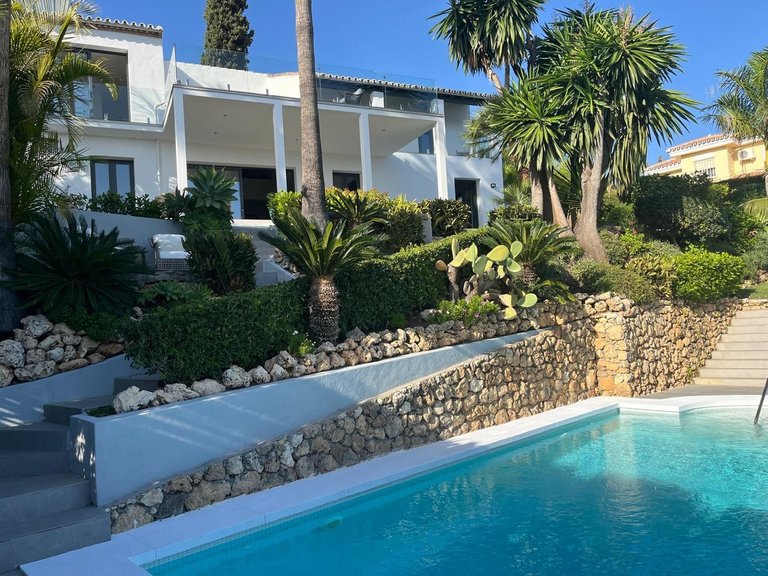 Villa for Sale in El Paraiso, Malaga 18