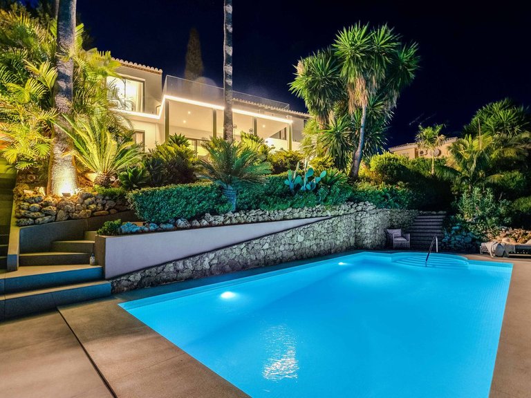 Villa for Sale in El Paraiso, Malaga 20