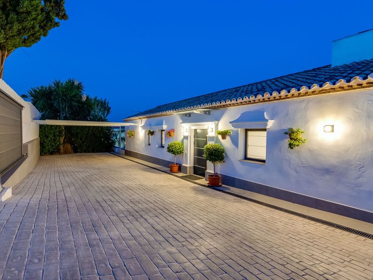 Villa for Sale in El Paraiso, Malaga 22