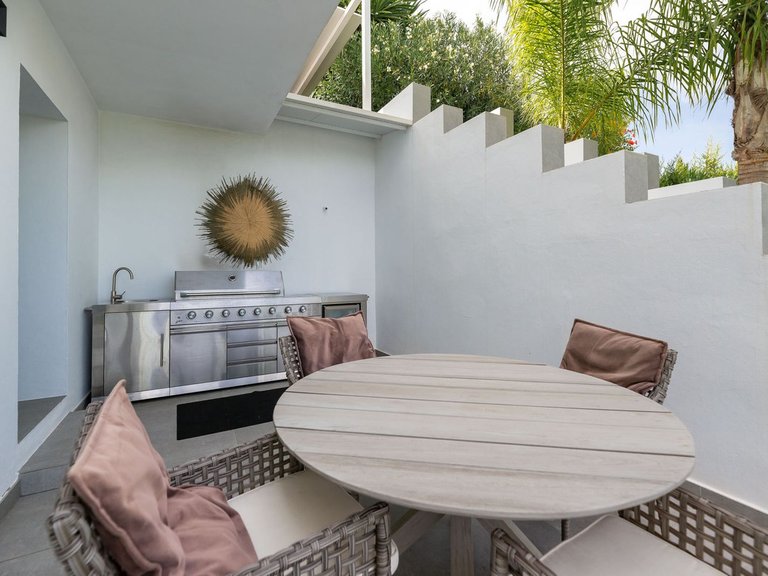 Villa for Sale in El Paraiso, Malaga 26