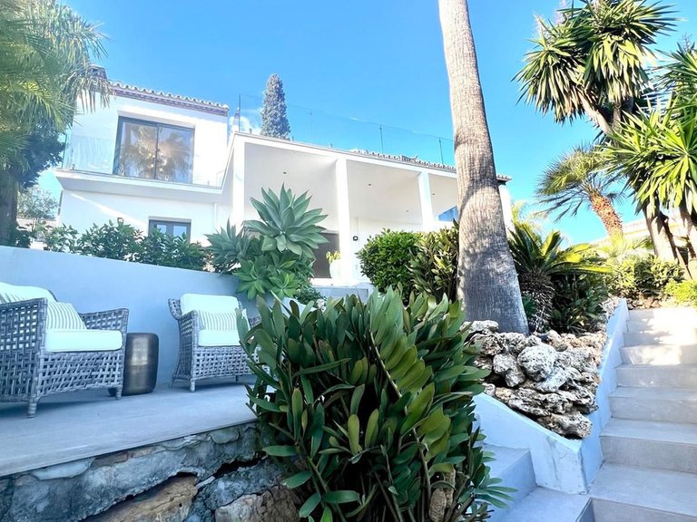 Villa for Sale in El Paraiso, Malaga 27
